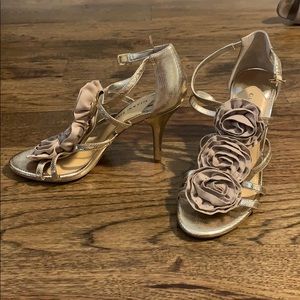 Gianni Bini Gold Floral Strappy Heels Never Worn!